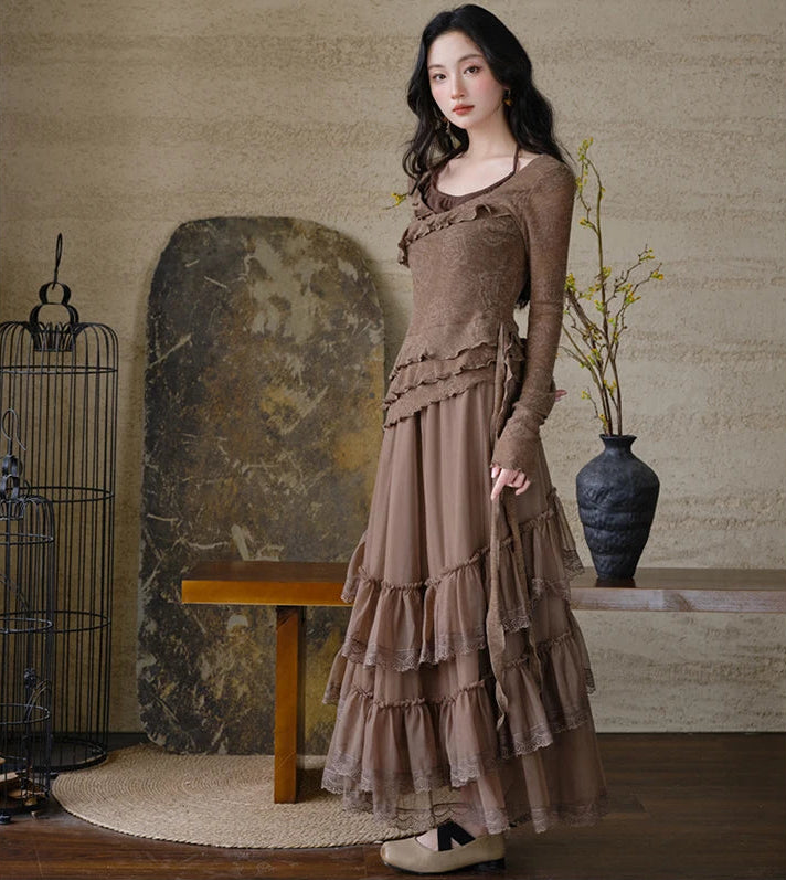 brown dress aesthetic Brown elegance. Autumn soul , #italianstyle #feminineelegance #oldmoneyaesthetic #oldmoneyoutfits #autumnoutfits #fallfashion #elegantstyle #classy , Old money, old money aesthetic, old money style,